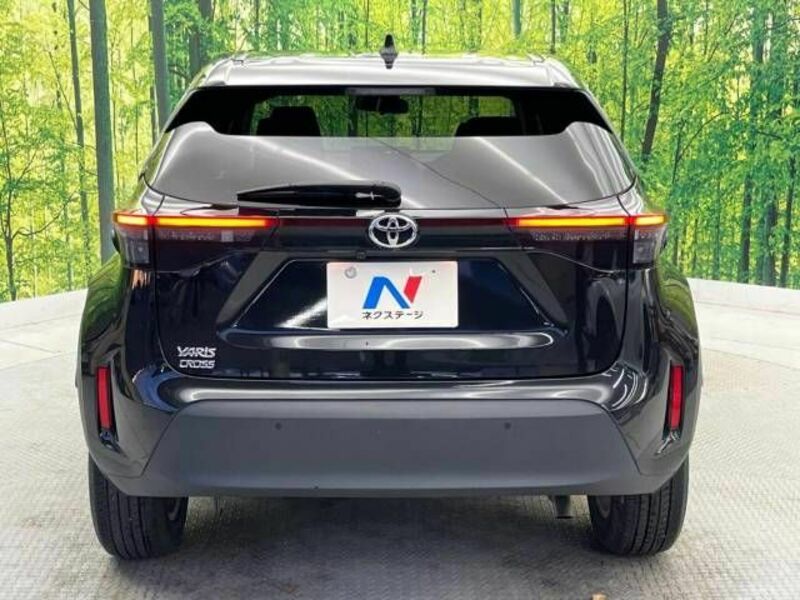 YARIS CROSS-15