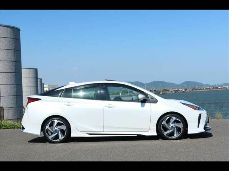 PRIUS-6