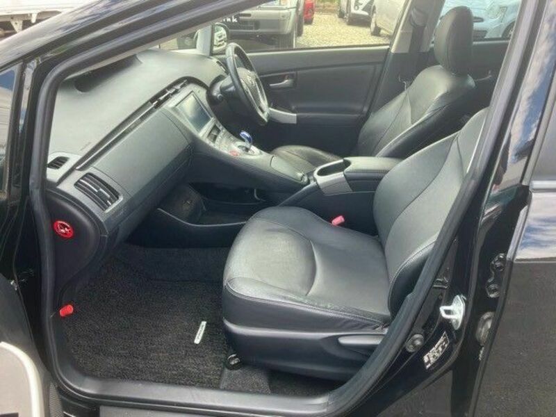PRIUS-12