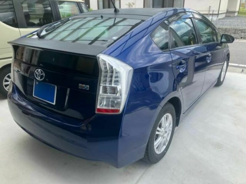 PRIUS-4