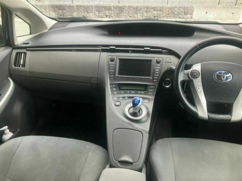 PRIUS-13