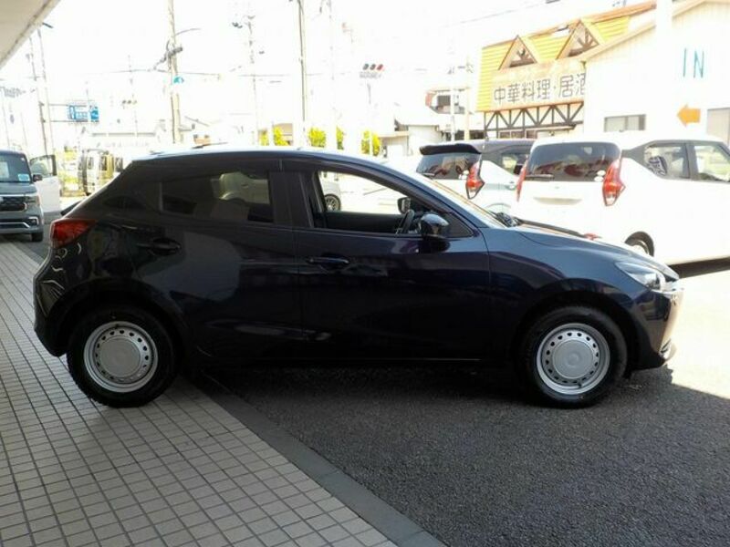 MAZDA2