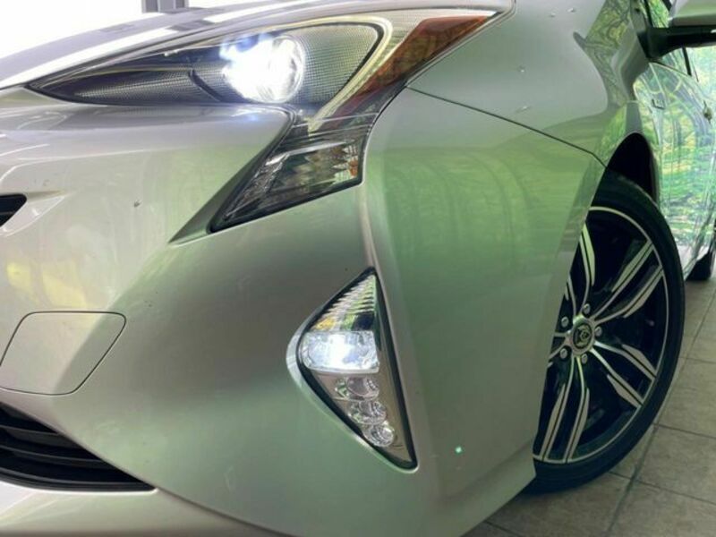 PRIUS-11