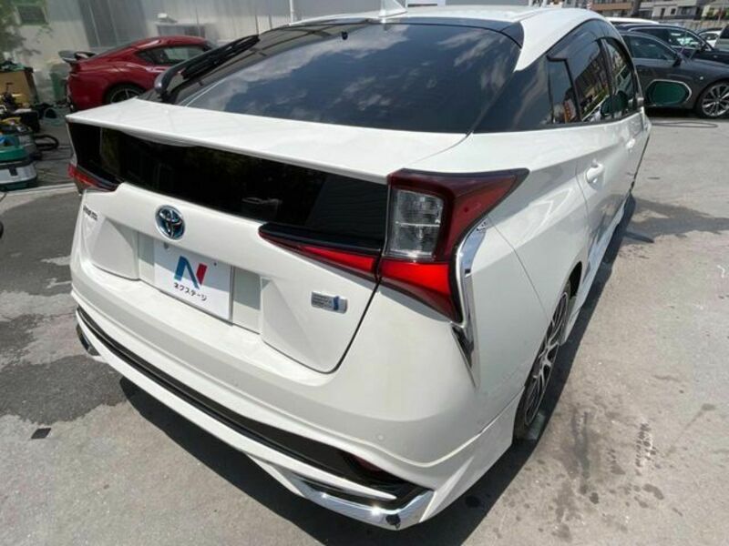 PRIUS-16