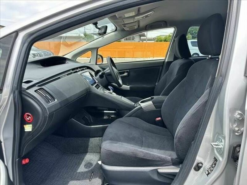 PRIUS-16