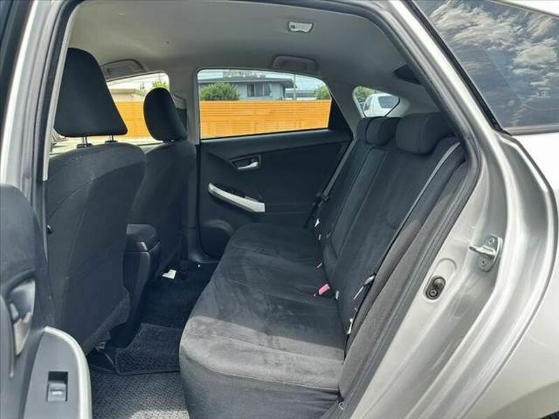 PRIUS-17