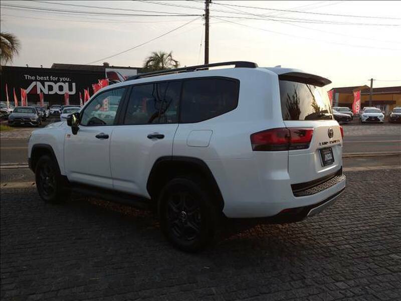 LAND CRUISER