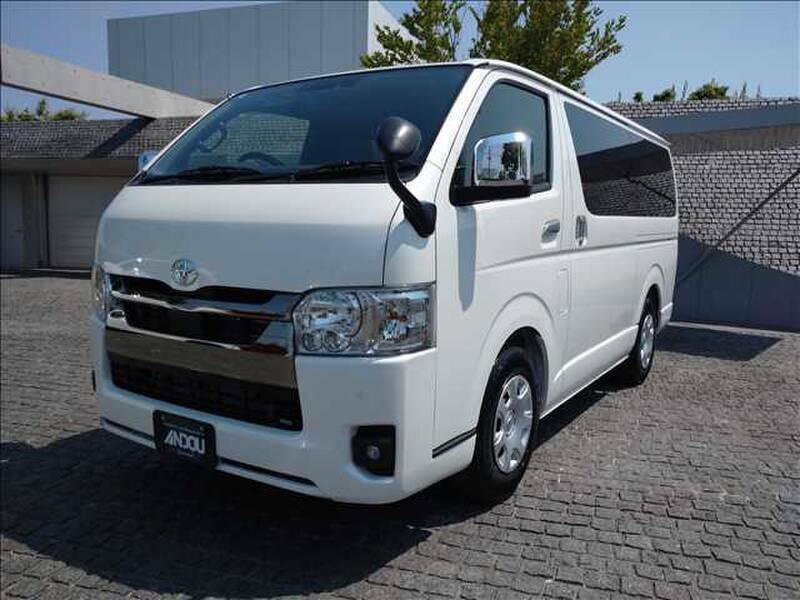 TOYOTA HIACE