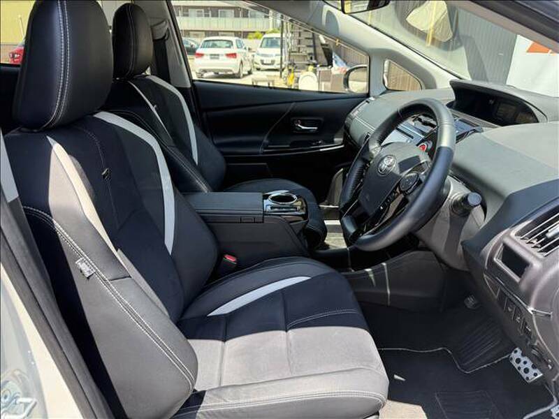 PRIUS ALPHA