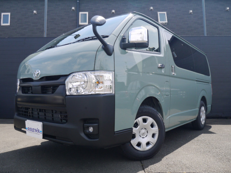 TOYOTA HIACE VAN