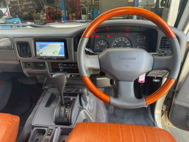 LAND CRUISER PRADO-12