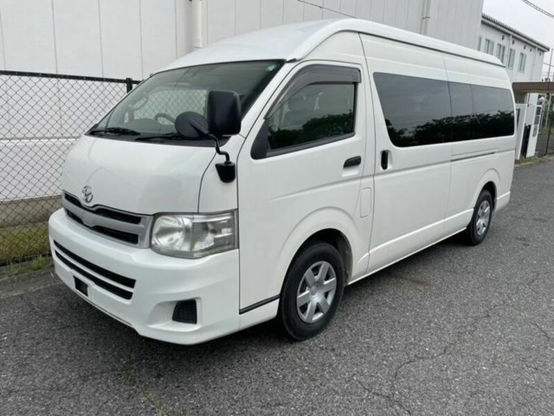 TOYOTA HIACE COMMUTER