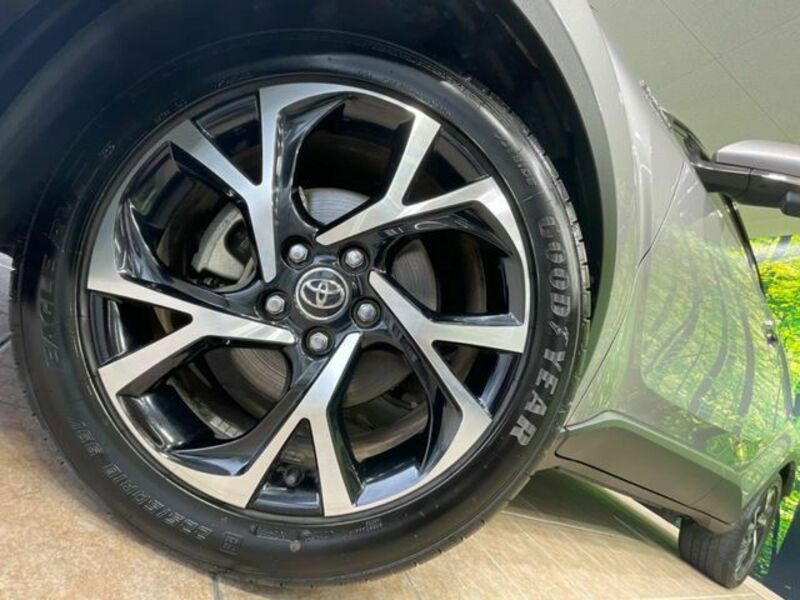 C-HR-12
