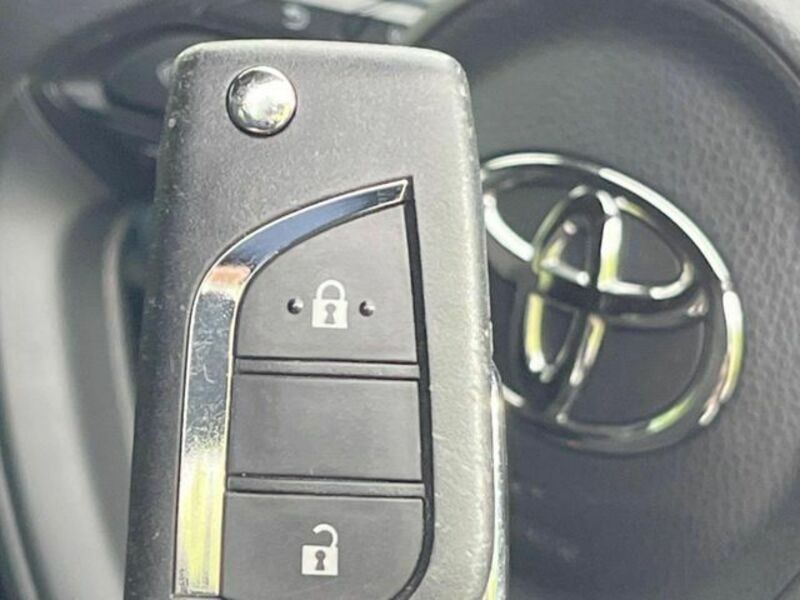 YARIS-5