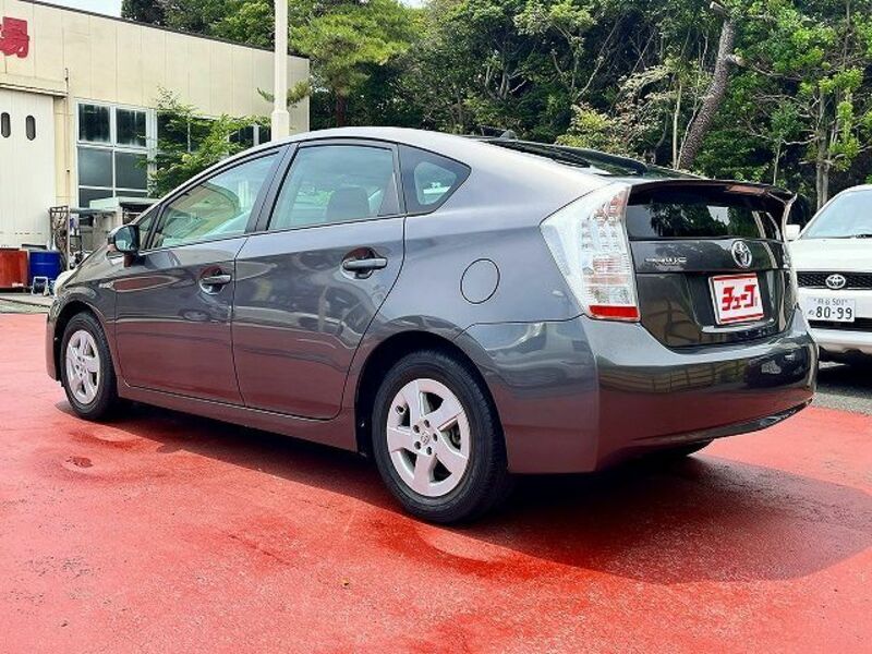 PRIUS-8