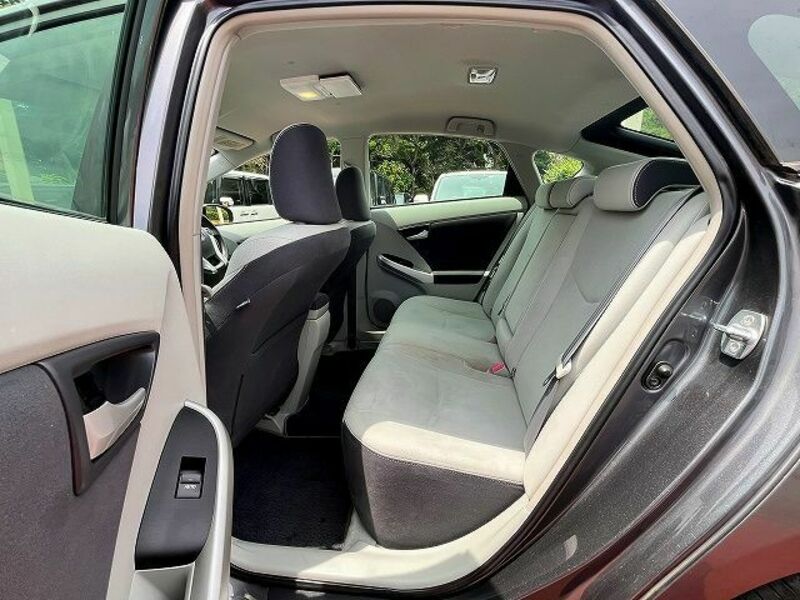 PRIUS-12