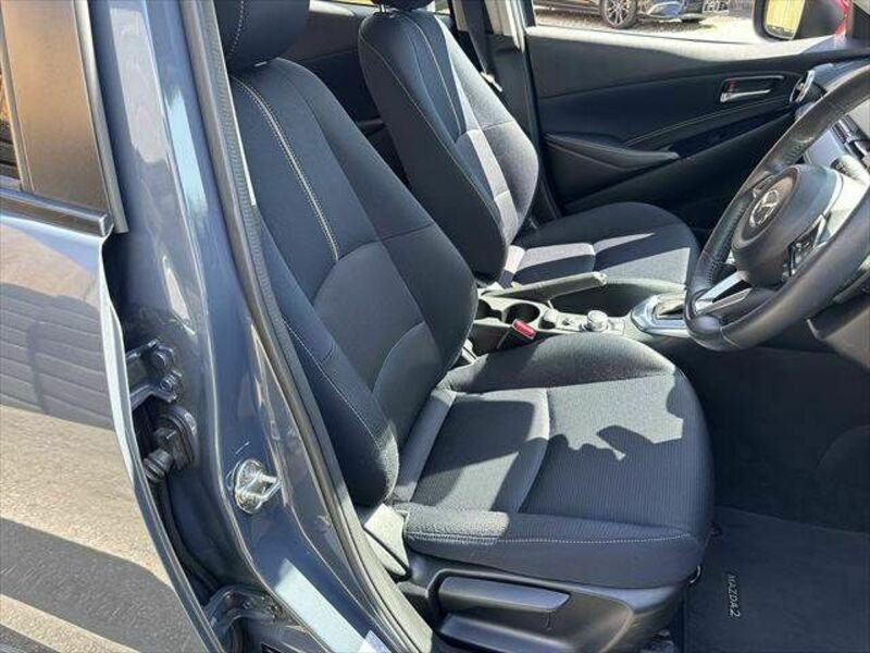 MAZDA2-4