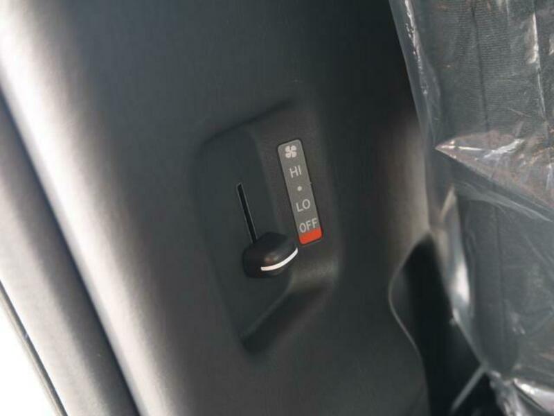 HIACE VAN-11