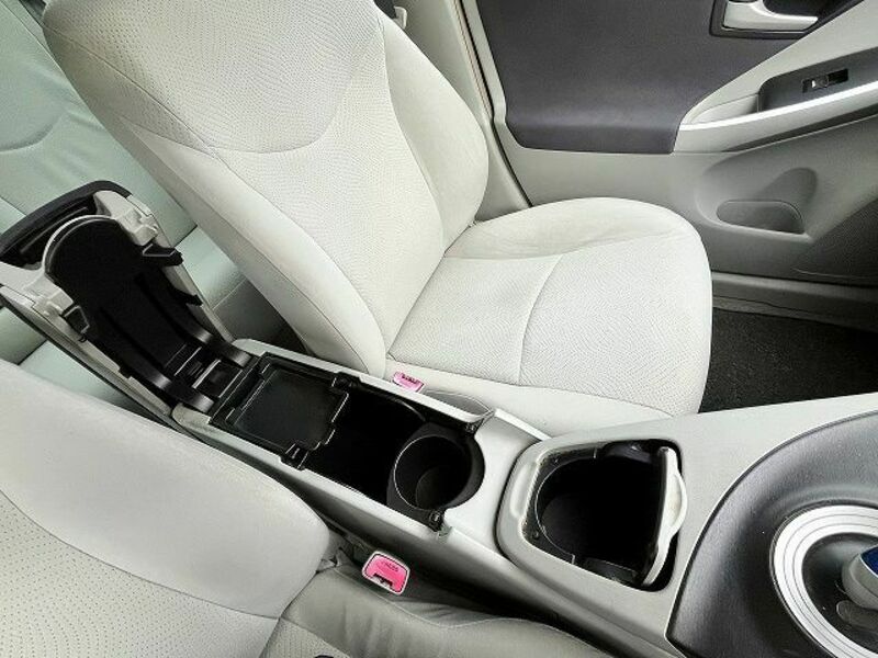 PRIUS-11