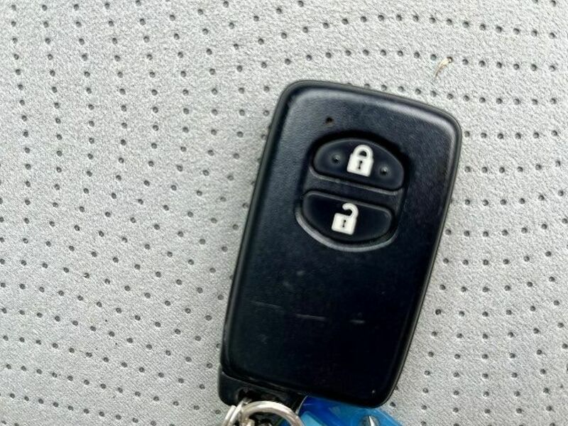 PRIUS-25