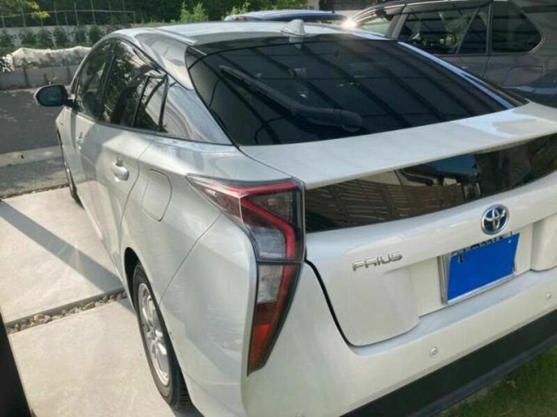 PRIUS-8