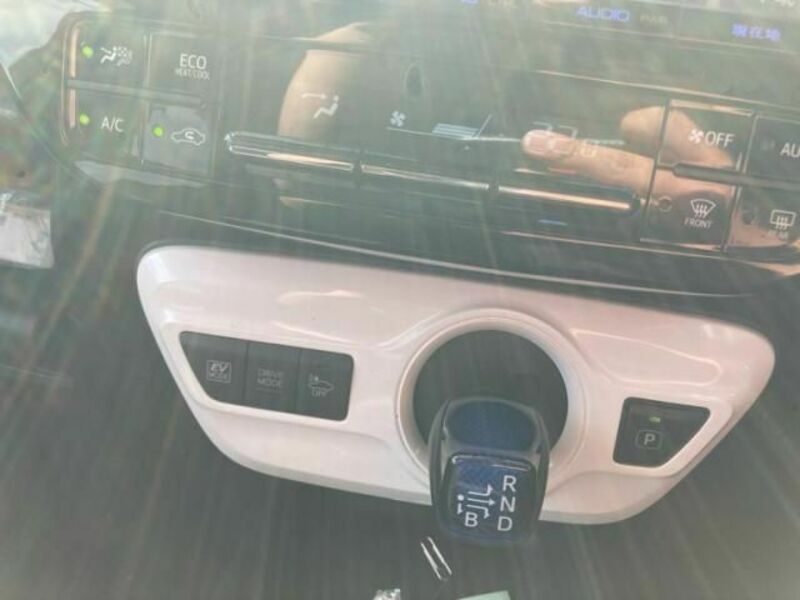 PRIUS-11