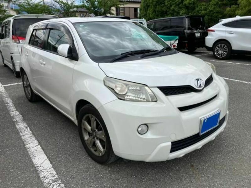 TOYOTA IST