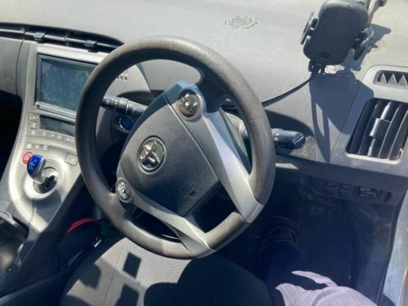 PRIUS-8