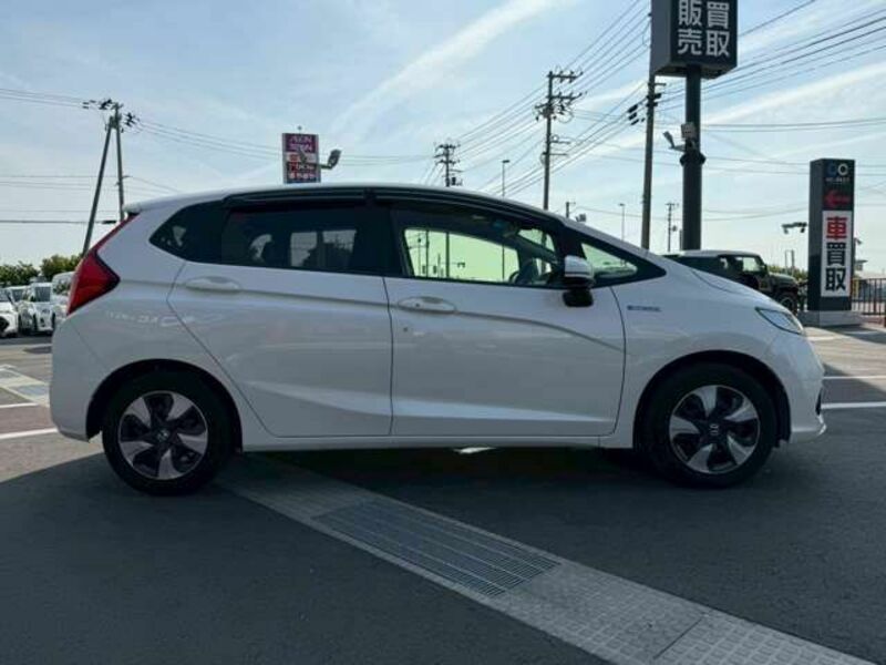 FIT HYBRID-17
