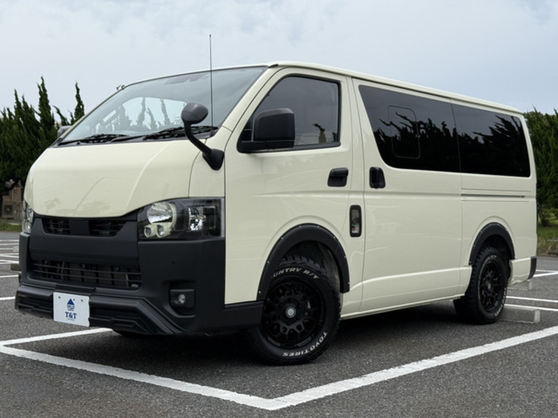 TOYOTA HIACE VAN