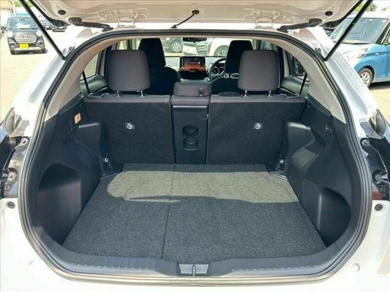 YARIS CROSS