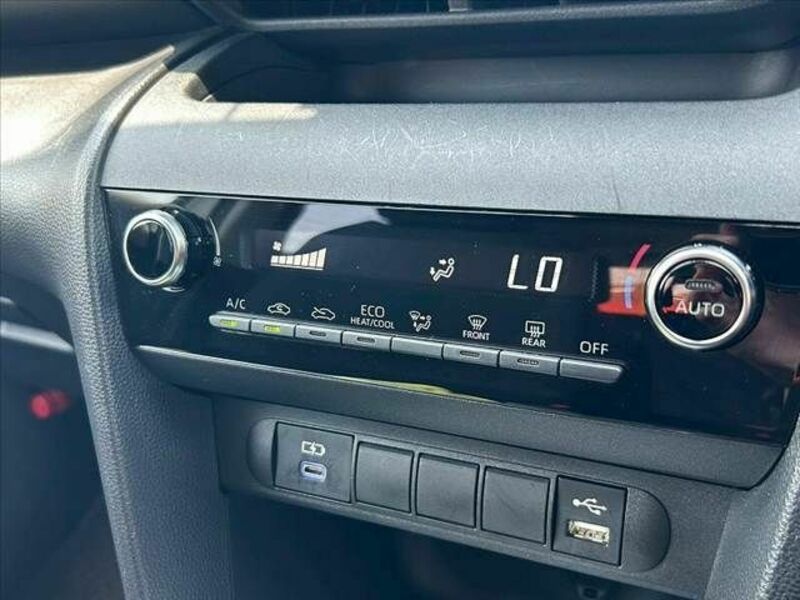 YARIS CROSS