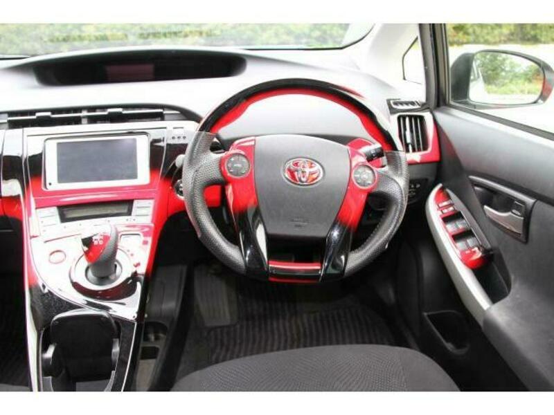 PRIUS-4