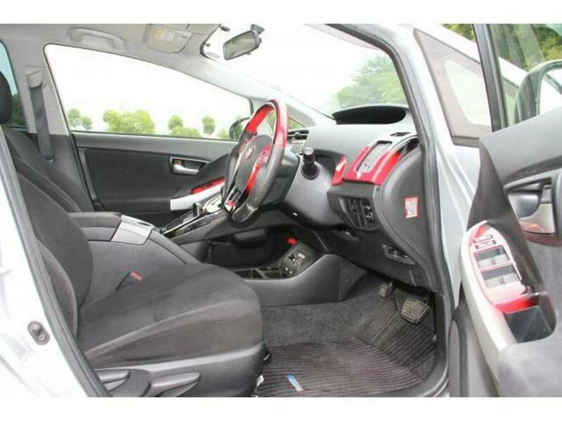 PRIUS-16