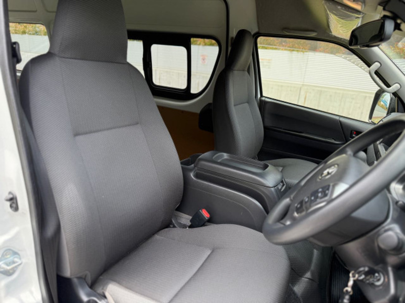 HIACE VAN-11