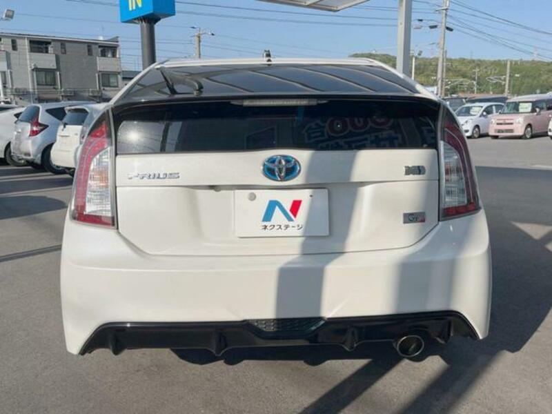 PRIUS-16