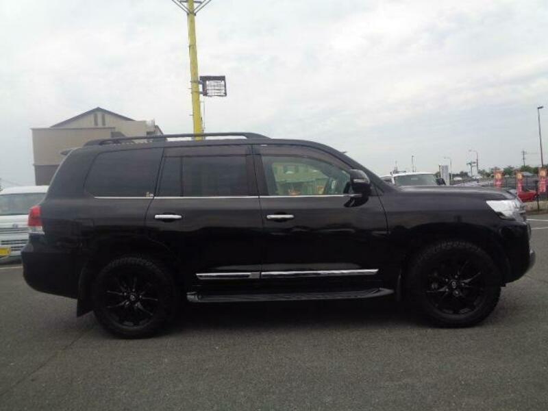 LAND CRUISER