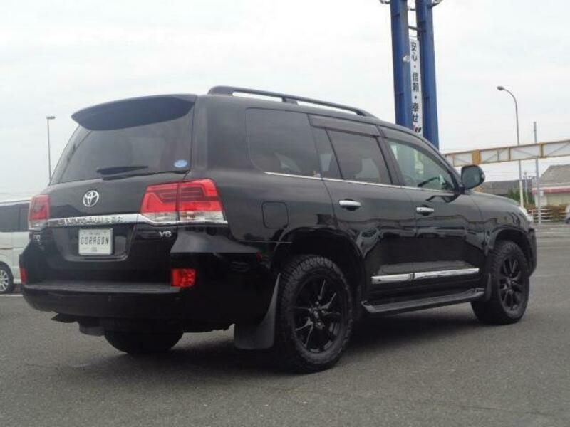 LAND CRUISER