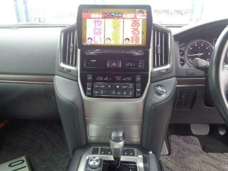 LAND CRUISER