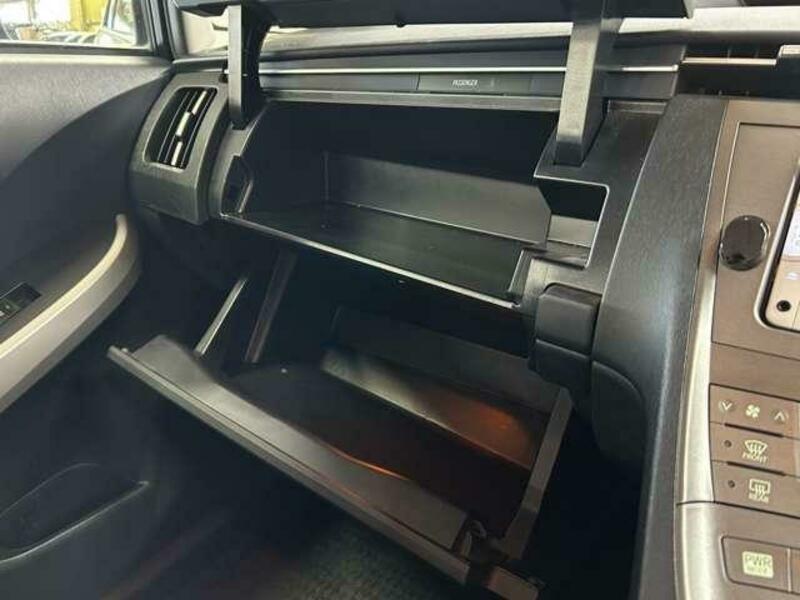 PRIUS-16