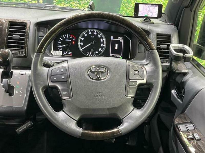 HIACE VAN-11