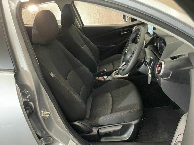 MAZDA2