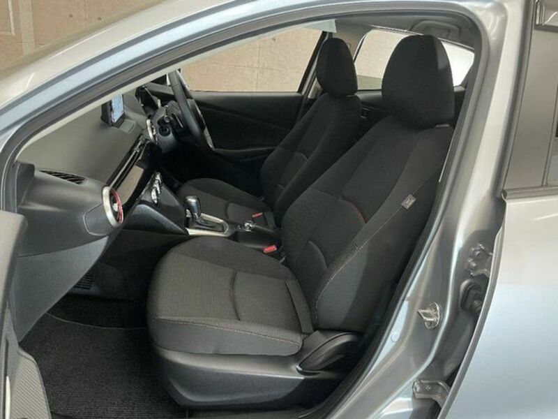 MAZDA2