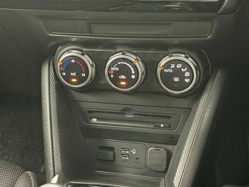 MAZDA2
