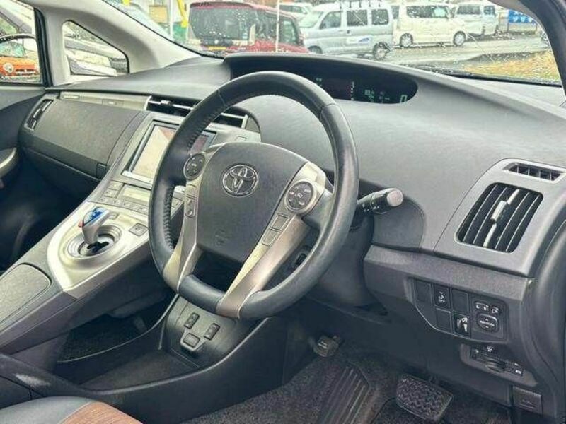 PRIUS PHV