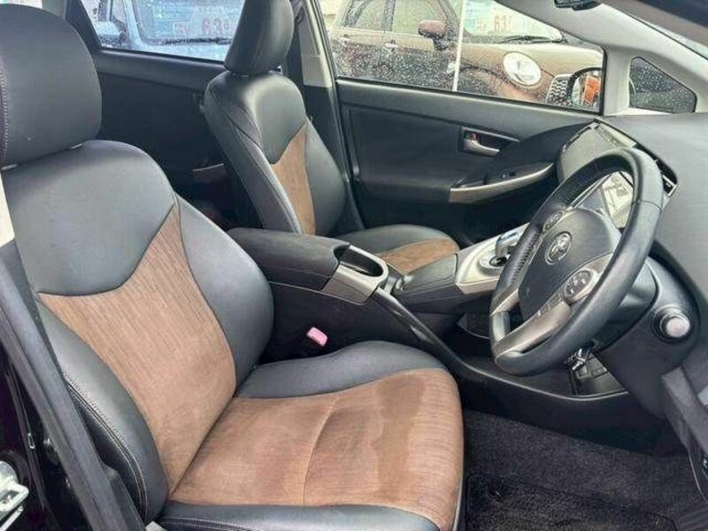 PRIUS PHV