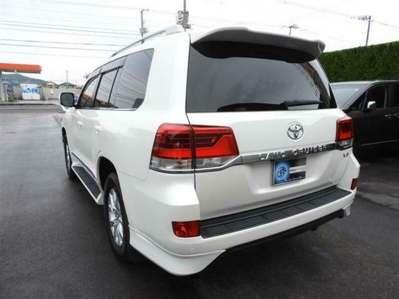 LAND CRUISER
