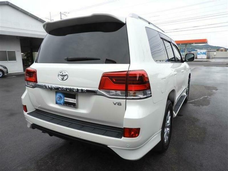 LAND CRUISER