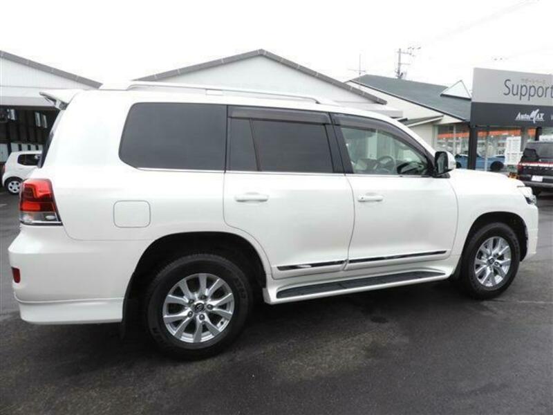 LAND CRUISER