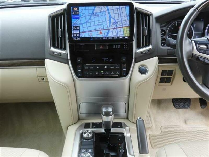 LAND CRUISER
